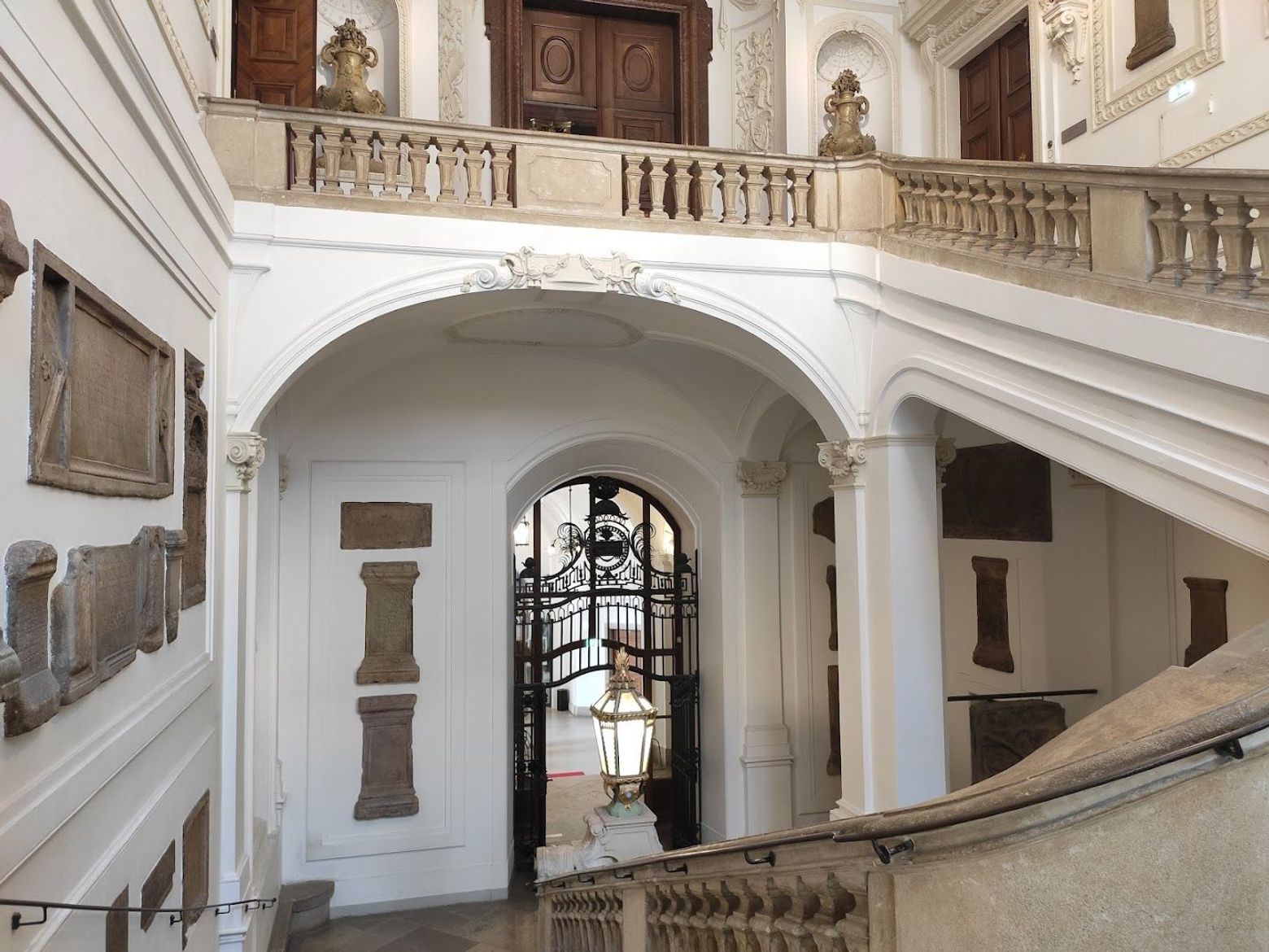 Vienna: Museum of Illusions Ticket & City Highlights Audio Tour - photo 2