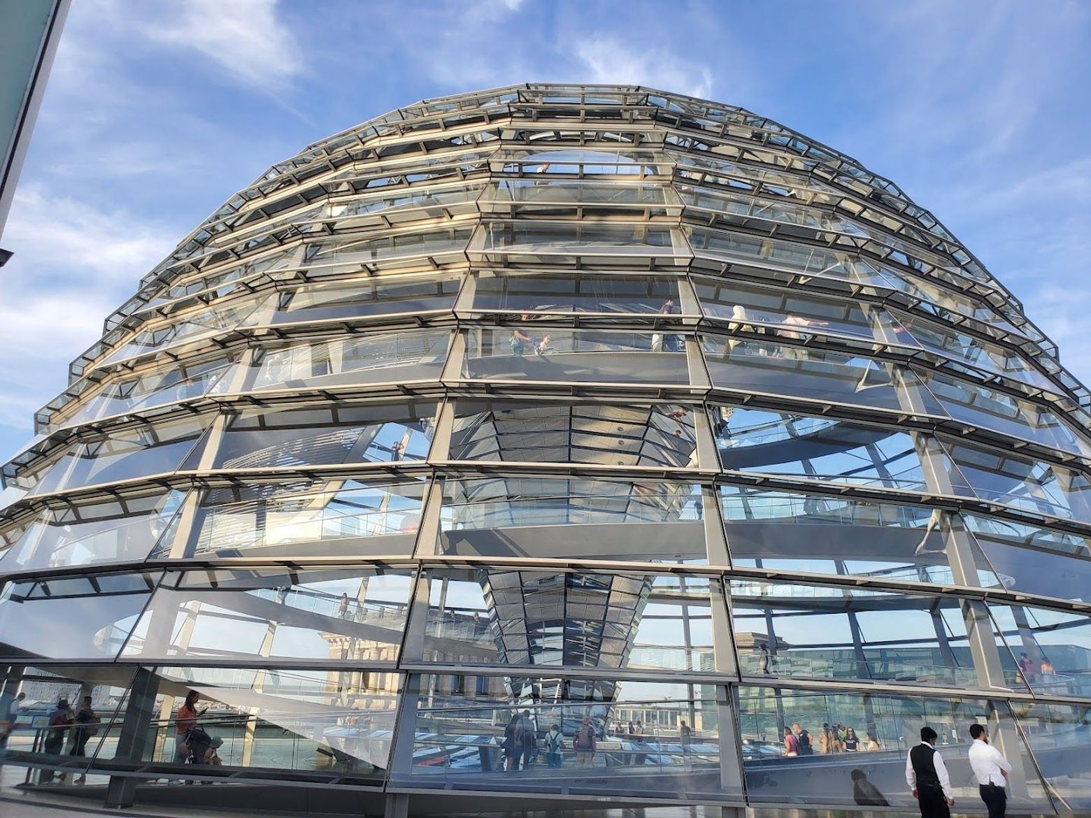 Explore Berlin's Heart: In-App Audio Tour of Power & History - photo 2