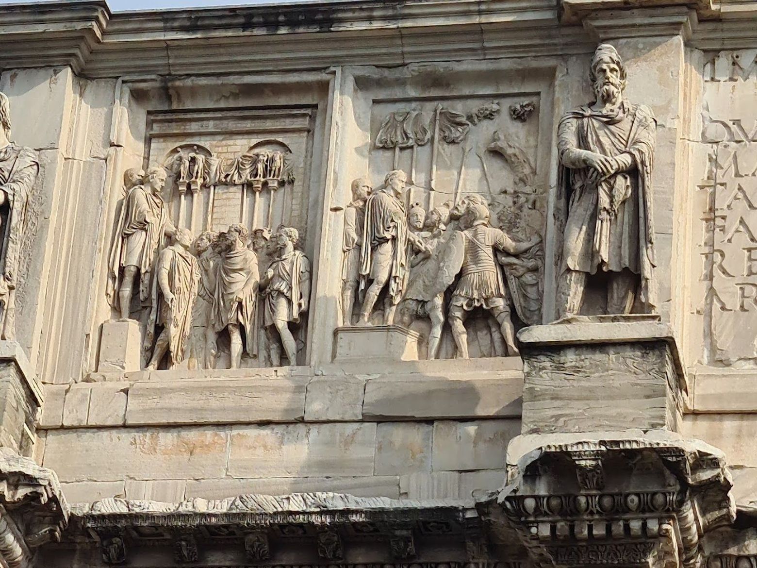 Explore Rome's Heart: In-App Audio Tour of Ancient Relics - photo 2