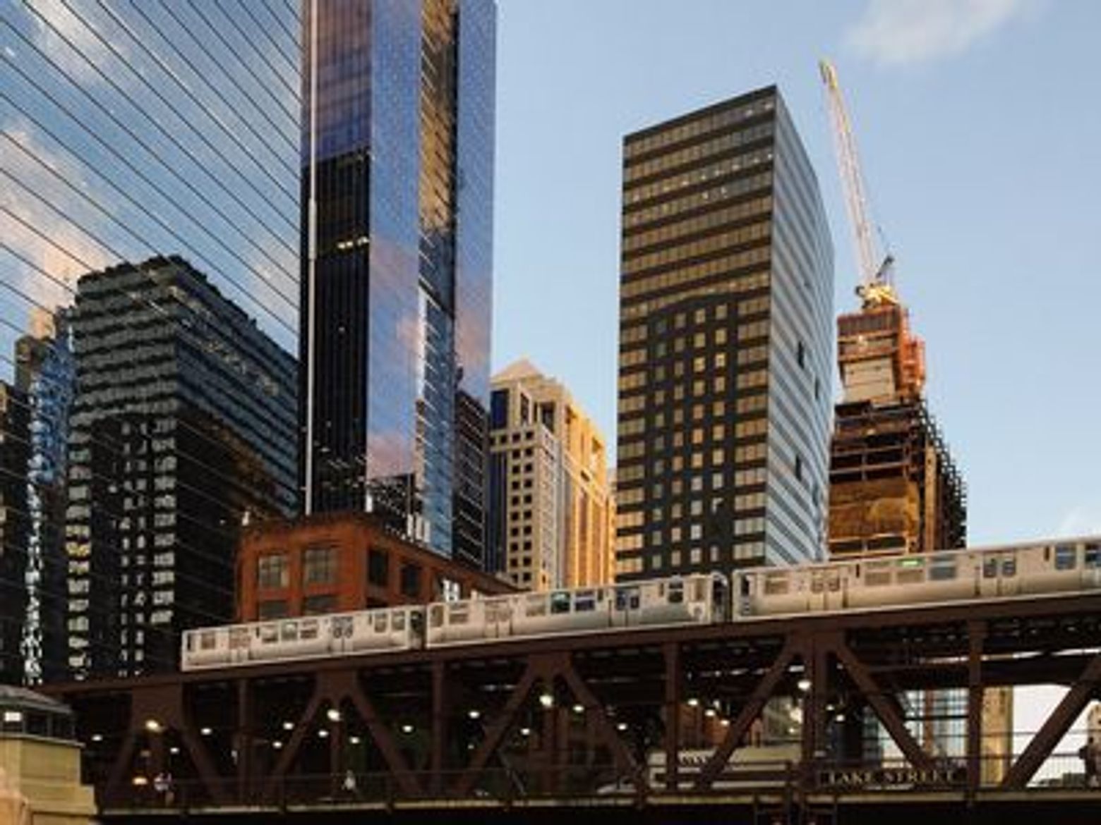 Urban Chicago: Walking Along the Iconic Historic Sites and Stunning Skyline - photo 3