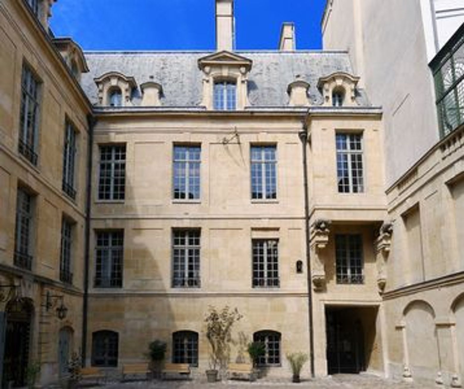 Paris: Ile Saint-Louis Mansions Audio Tour - photo 3