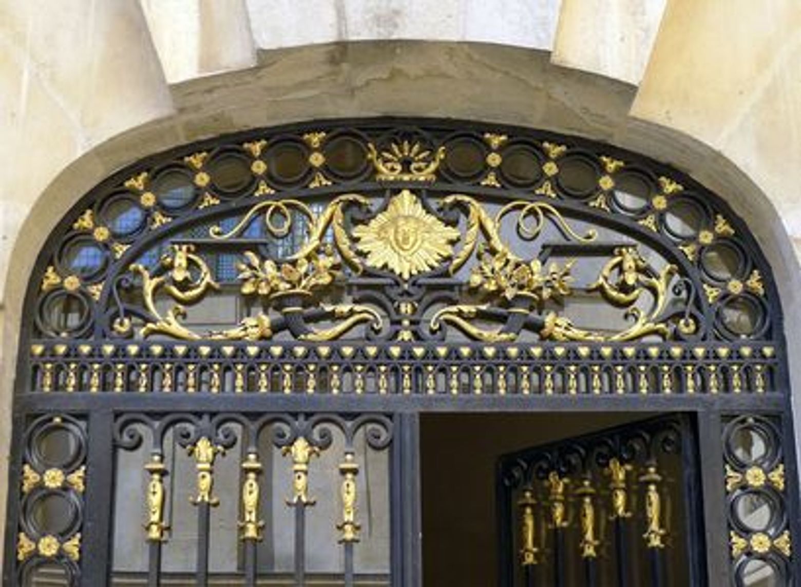 Paris: Ile Saint-Louis Mansions Audio Tour - photo 4