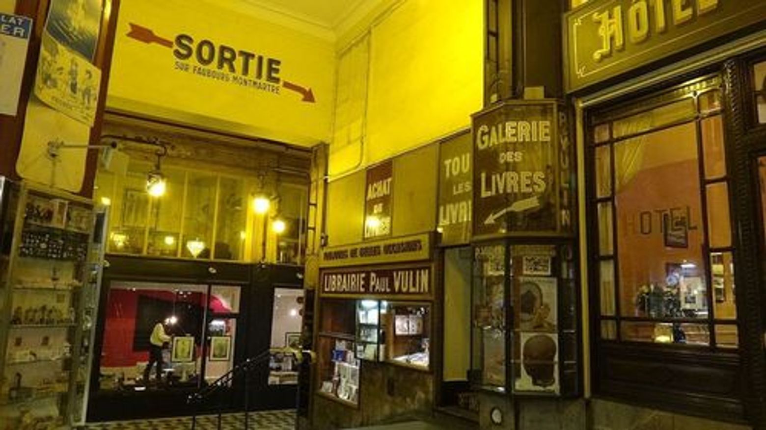 Paris: Covered Passages Audio Tour - photo 3