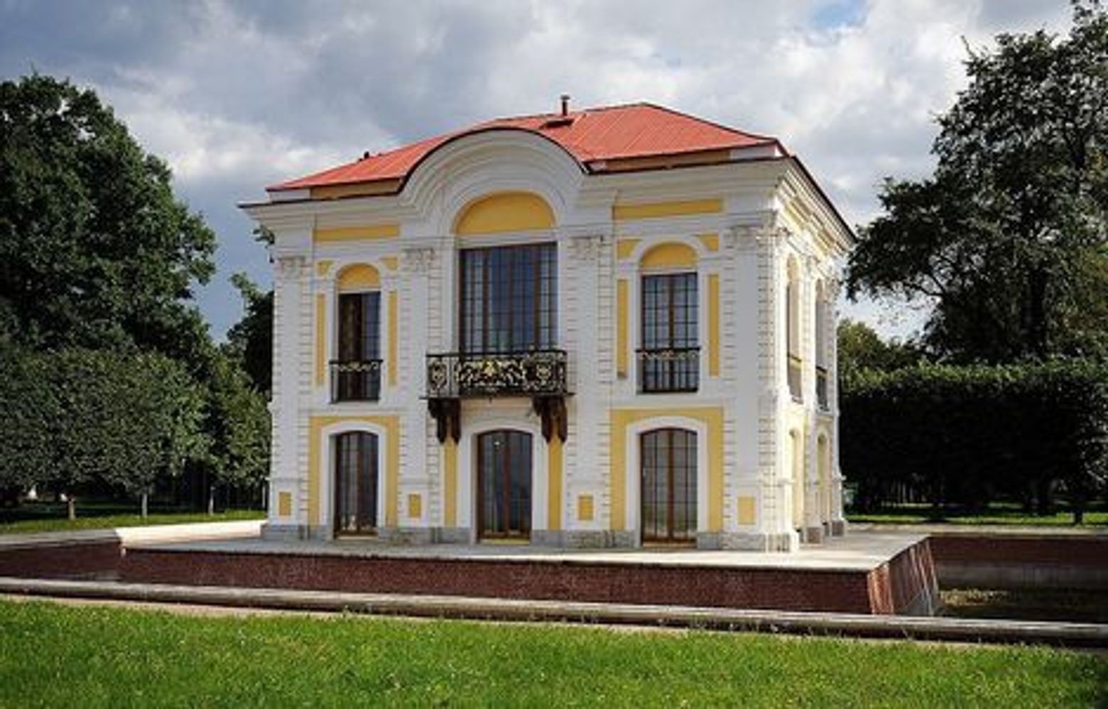 Around Saint-Petersburg: Peterhof Fountain Splendors Audio Tour - photo 4
