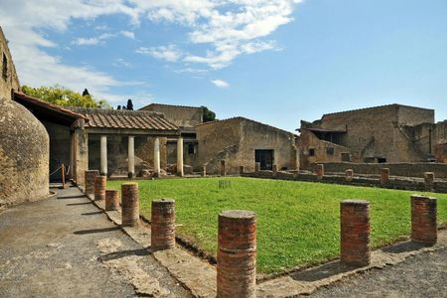 Herculaneum & Mount Vesuvius: Skip The Line Ticket + Roundtrip from Naples - photo 3
