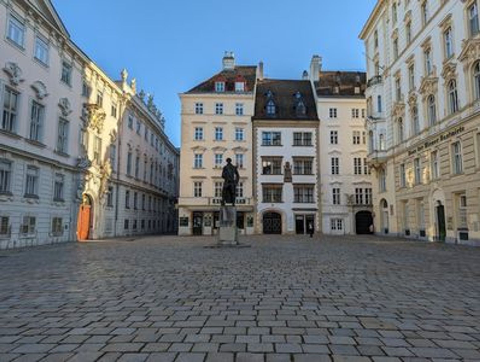 Vienna: Museum of Illusions Ticket & City Highlights Audio Tour - photo 3