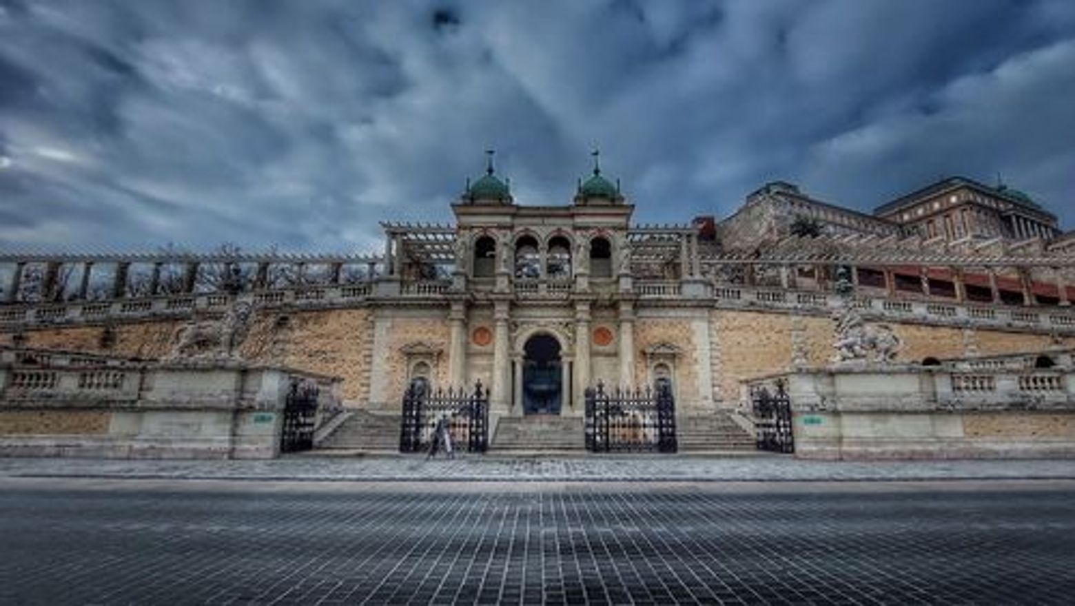 Explore Buda's Treasures: In-App Audio Tour with a Historian - photo 3