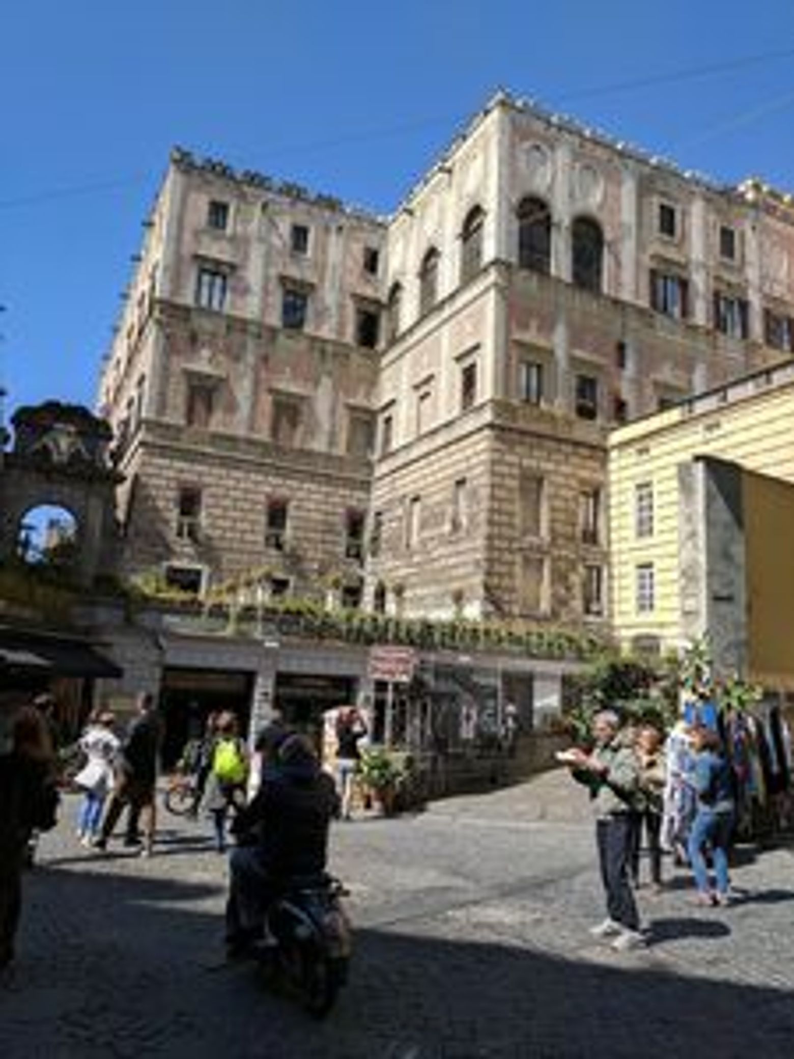 Naples: Self-Guided Walking Audio Tour - photo 4