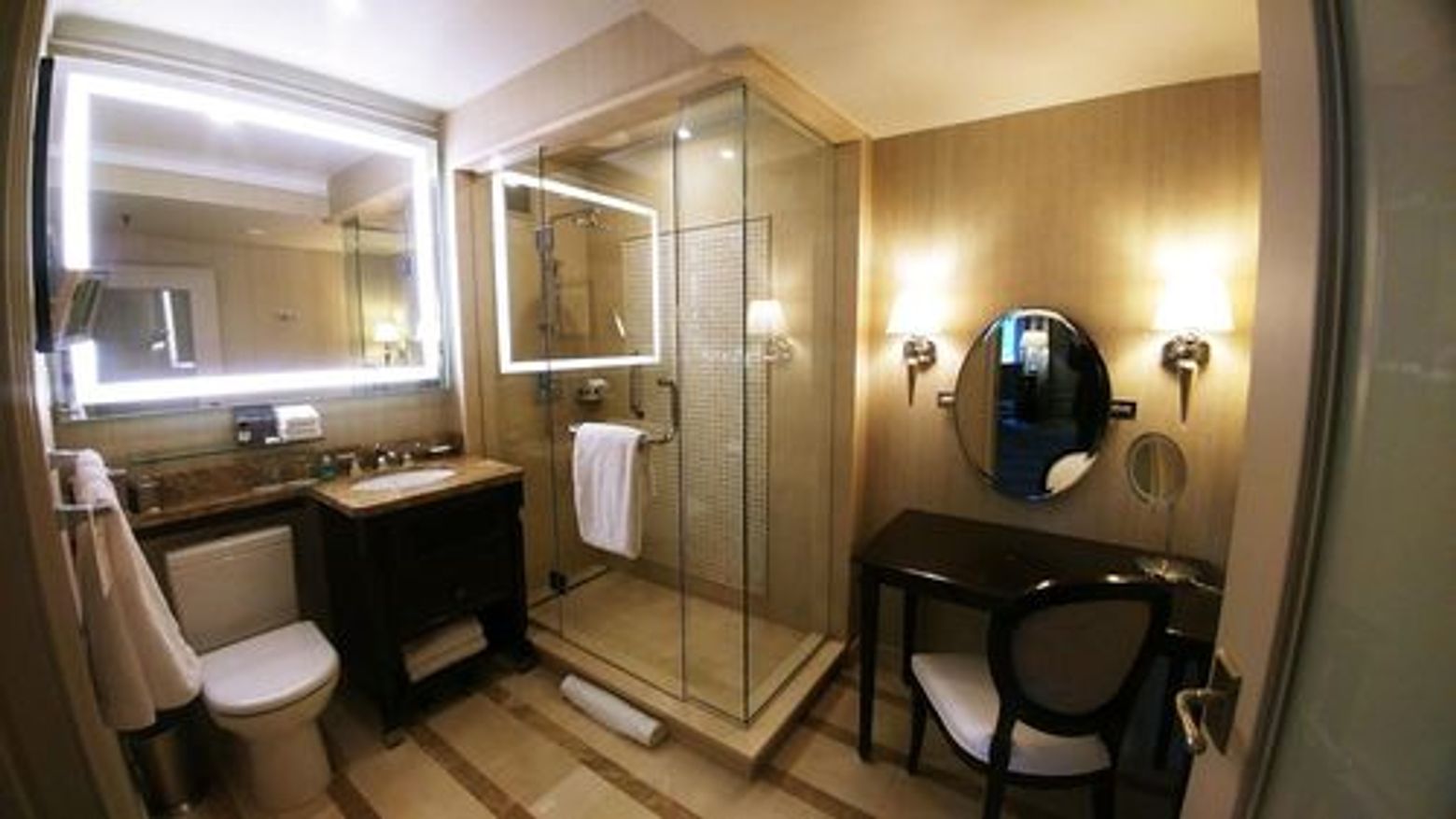 Vancouver's Secrets and Sweets: A Historic Walk - photo 4