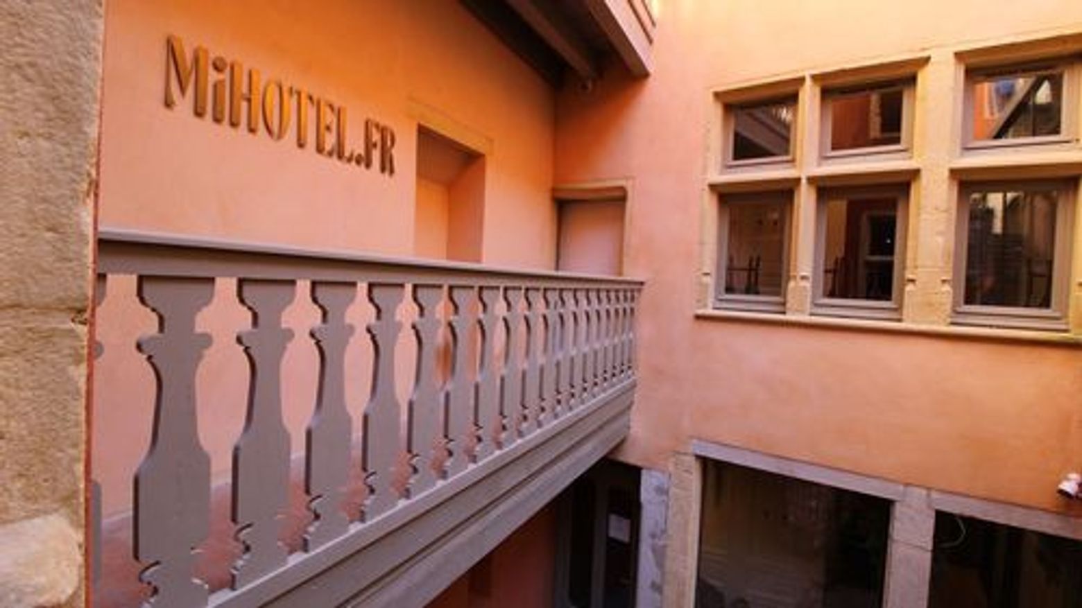 Lyon: Historical Labyrinth Audio Tour - photo 4