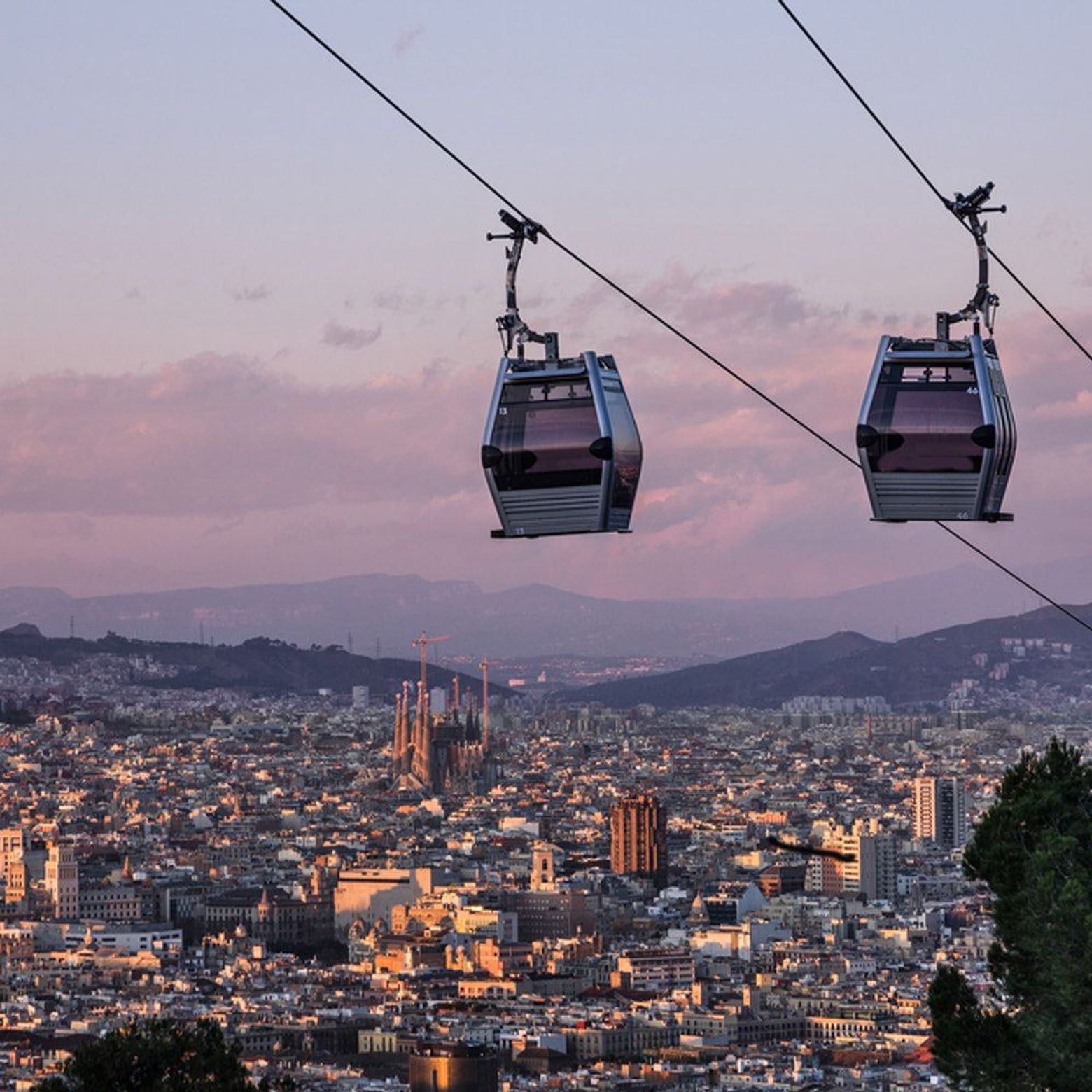 Barcelona: Montjuic Entry & Cable Car Audio Tour