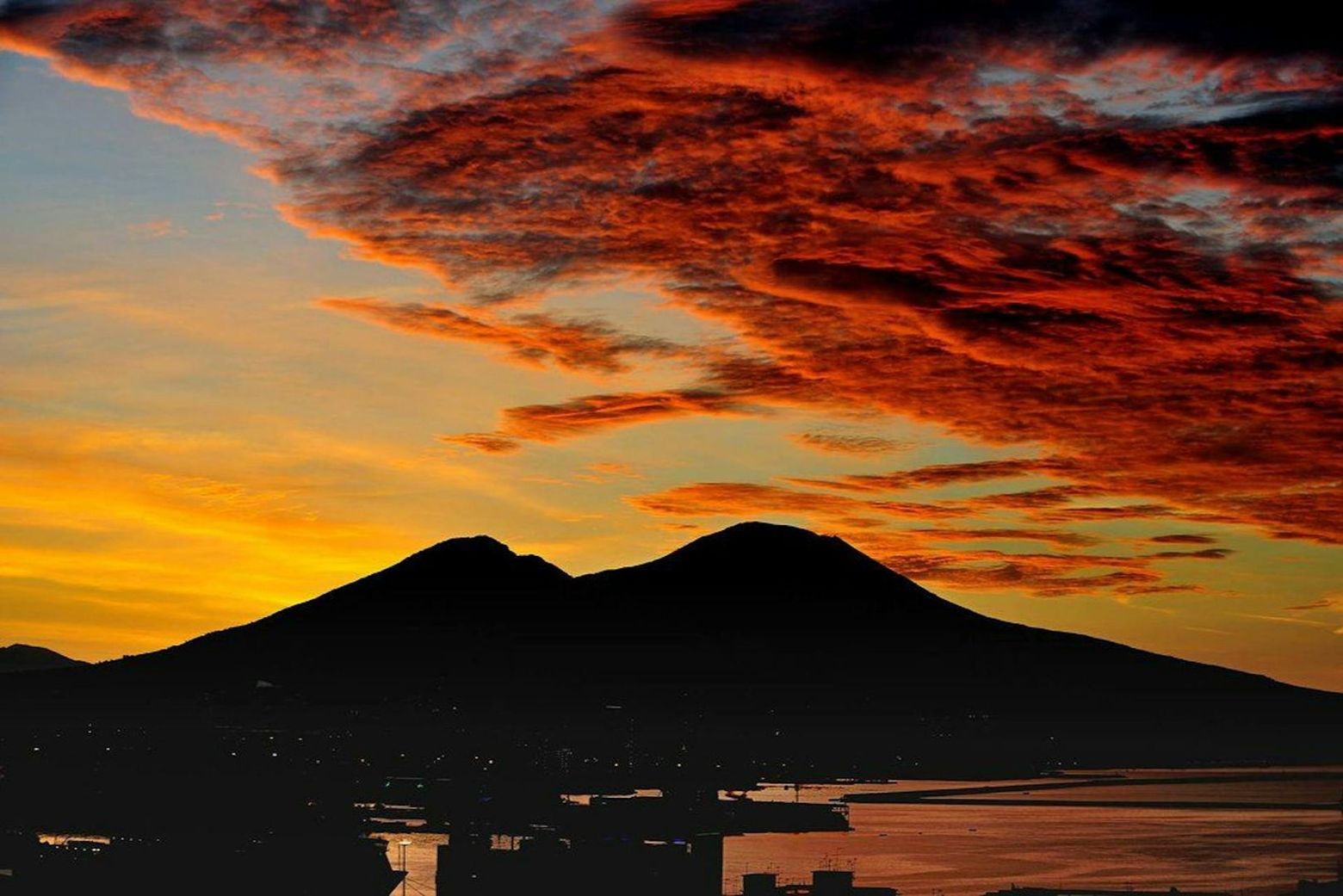 Vesuvius: Sunset Entry Ticket + Roundtrip from Pompei