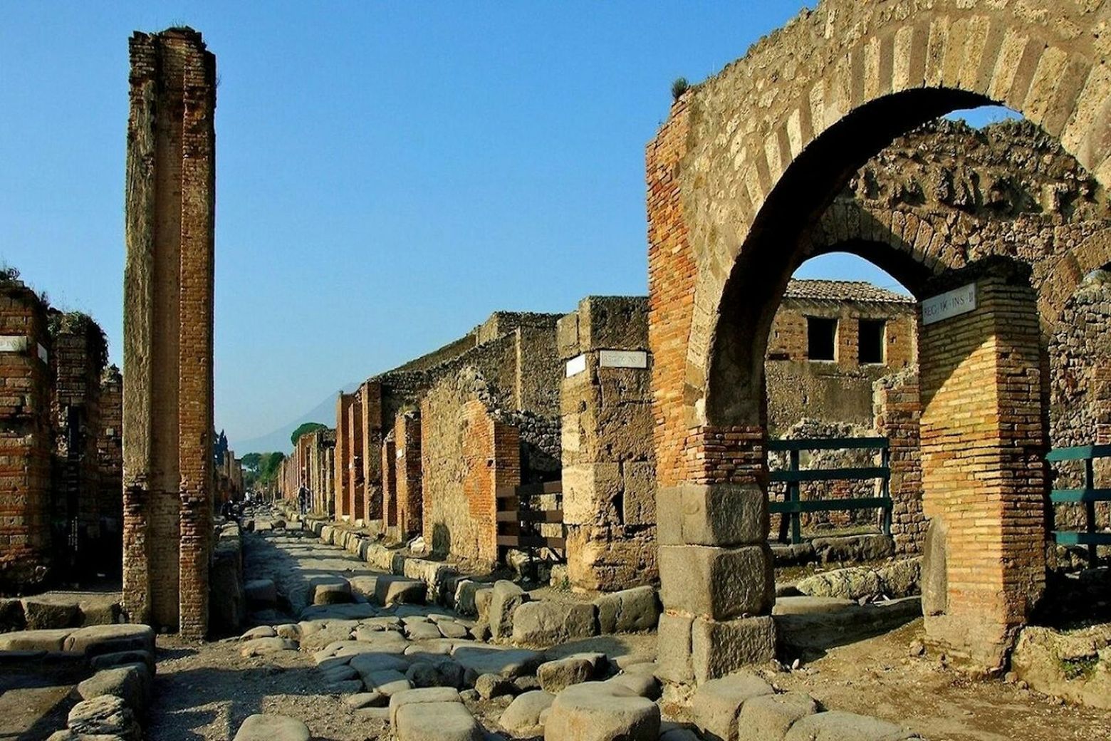 Pompeii, Herculaneum & Mount Vesuvius: Entry Ticket + Roundtrip from Naples