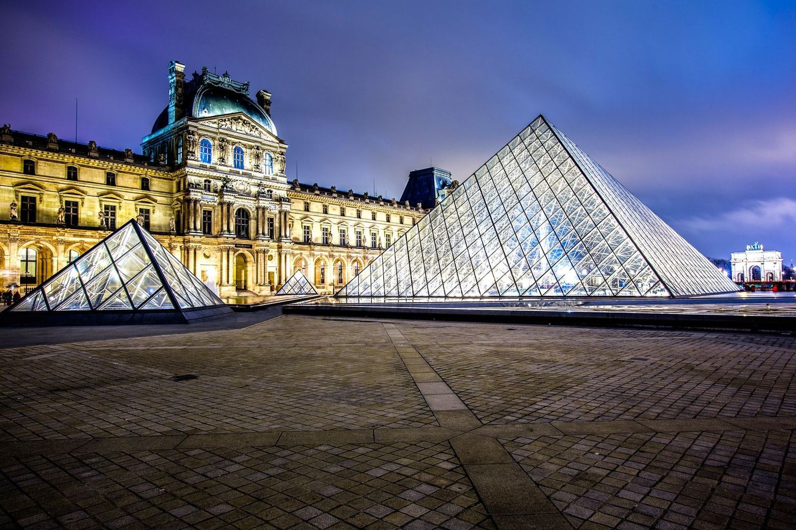 Paris: Louvre Fast Track Ticket with Hosted Mona Lisa Access & Audio Tour