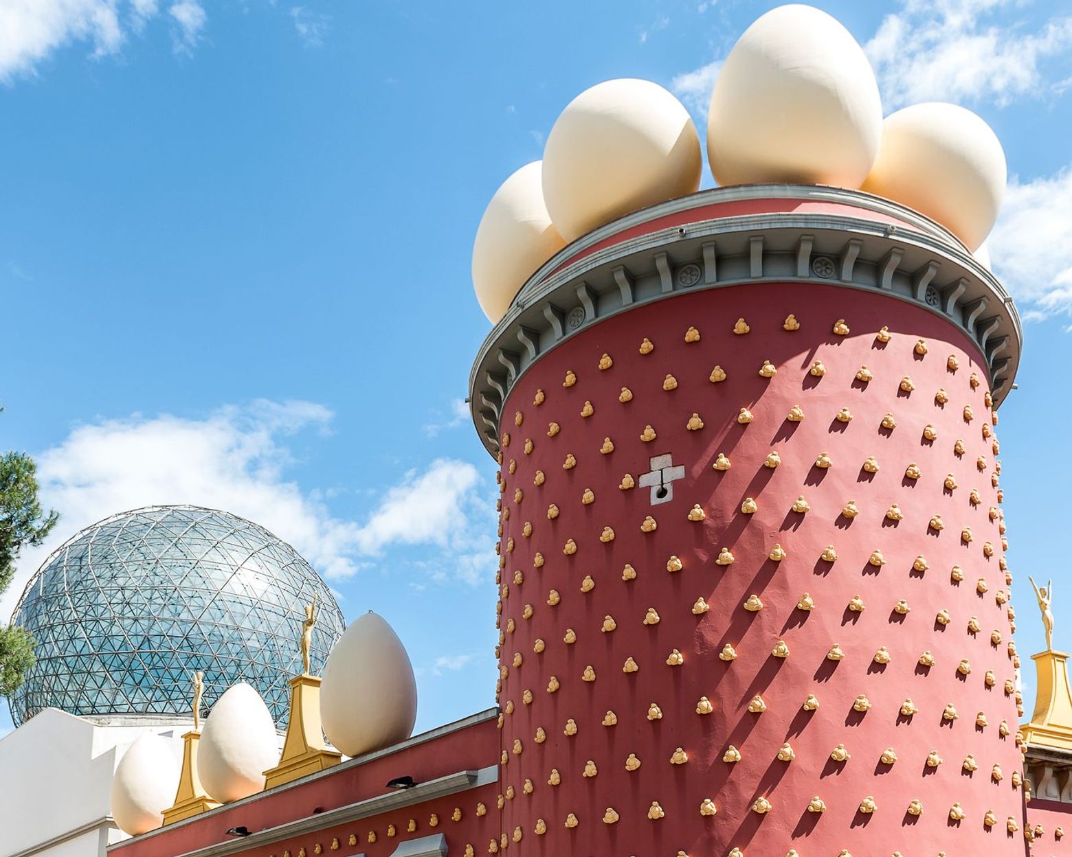 Figures: Dali Theatre-Museum Entrance Ticket