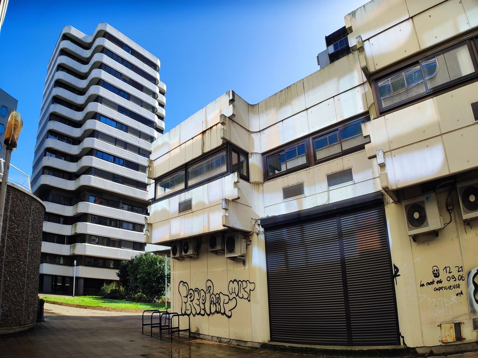 Mériadeck: quartier brutal, moderne et contradictoire de Bordeaux. - photo 2
