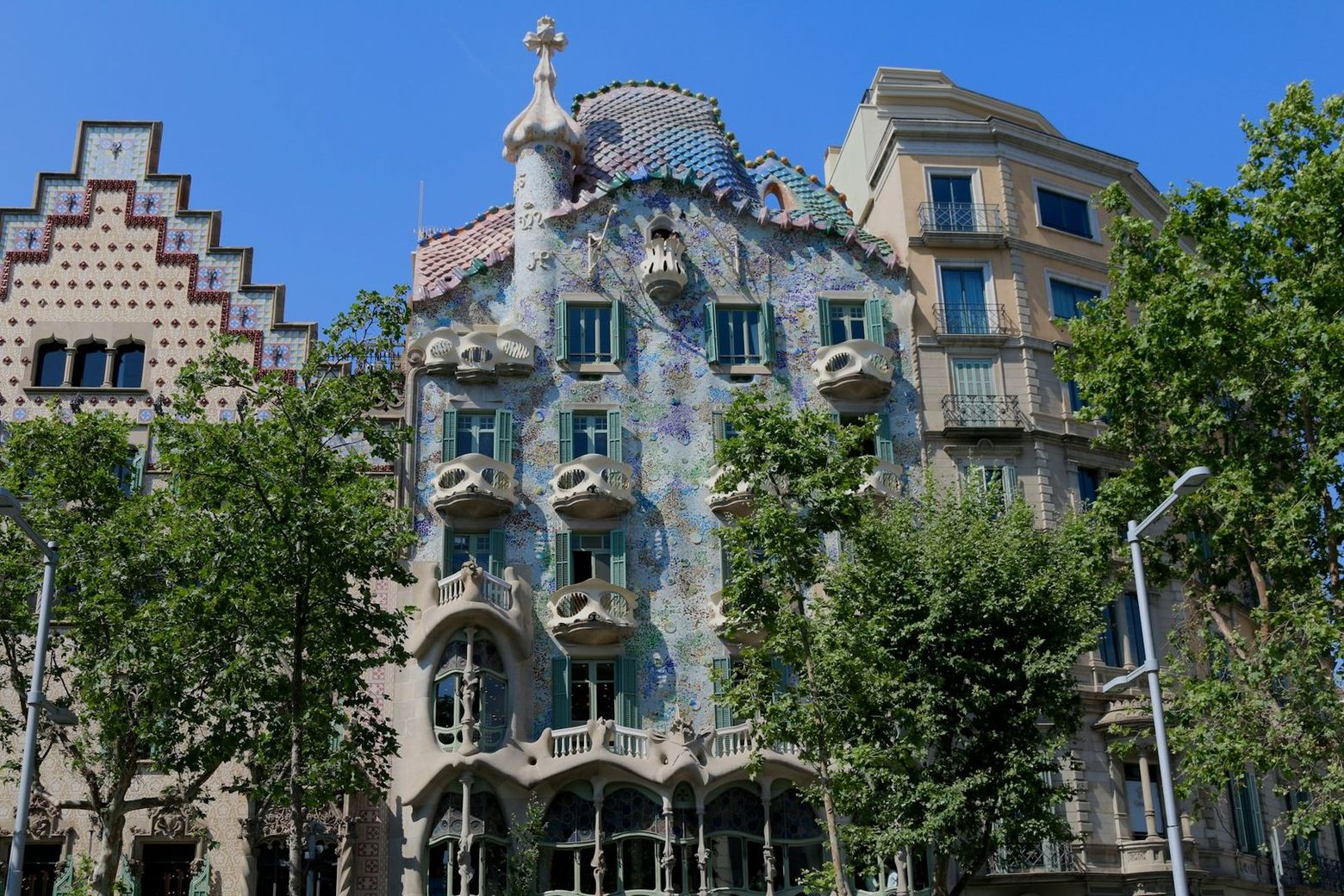 Barcelona: Casa Batllo Ticket & City Wonders Audio Tour