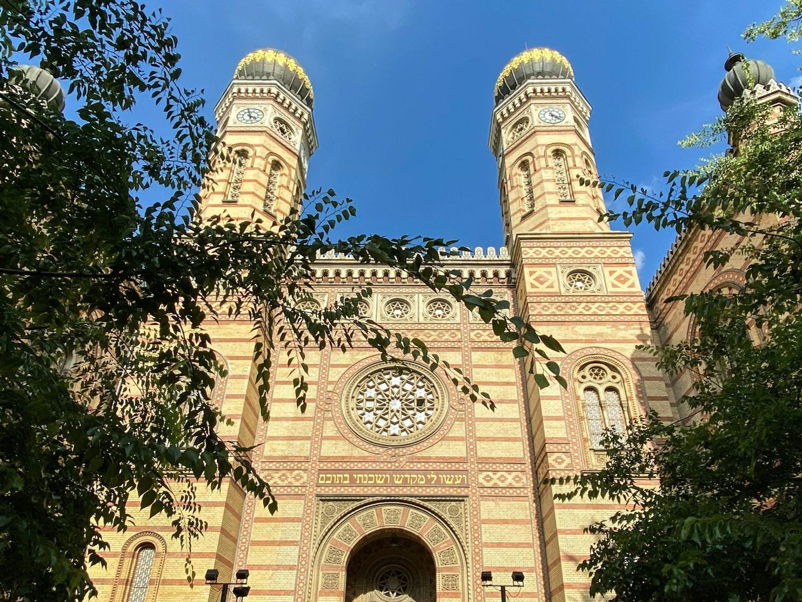 Budapest: Dohany Synagogue Ticket & Sightseeing Audio Tour