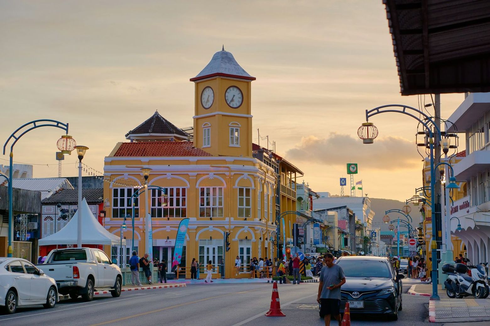 Phuket Old Town Tour: History, Food, and Architecture