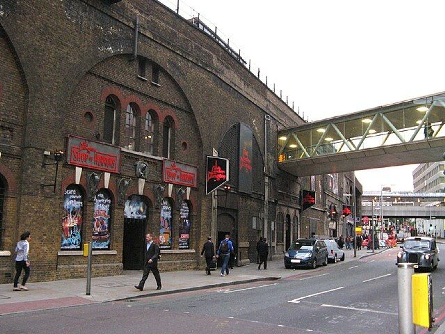 London Landmarks Tour with The London Dungeon Ticket