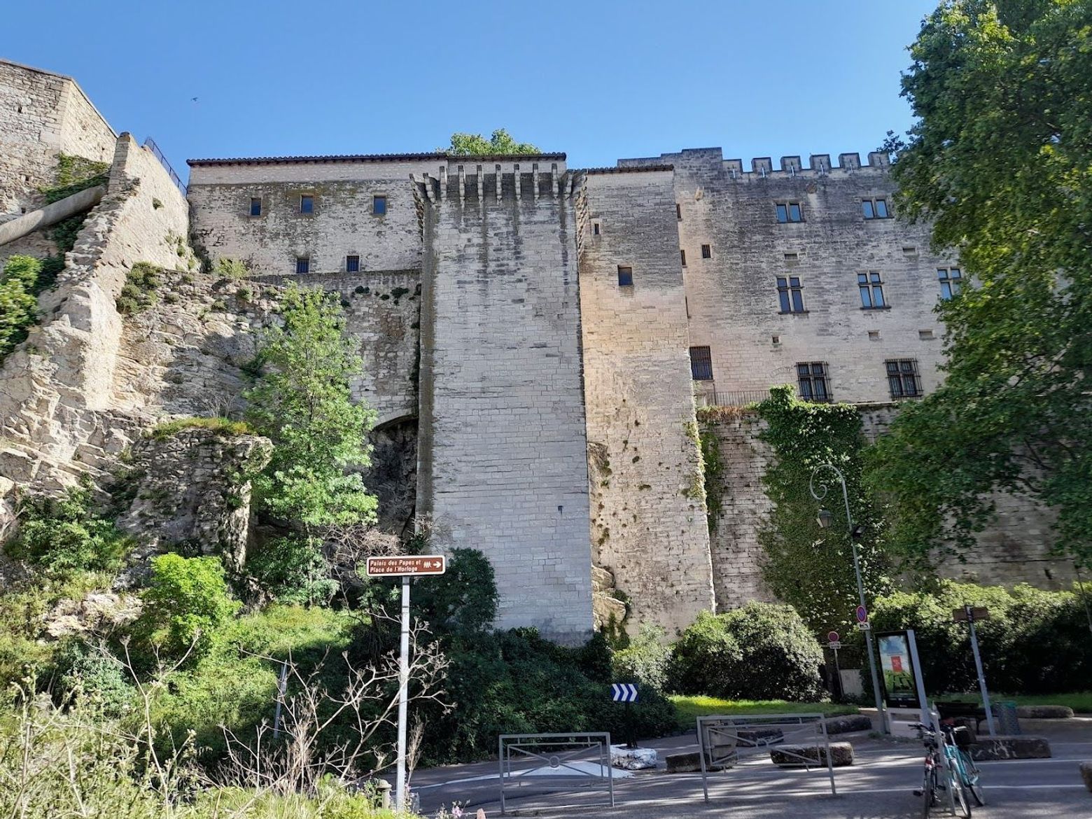 Avignon: Palatial Grandeur Audio Tour - photo 2