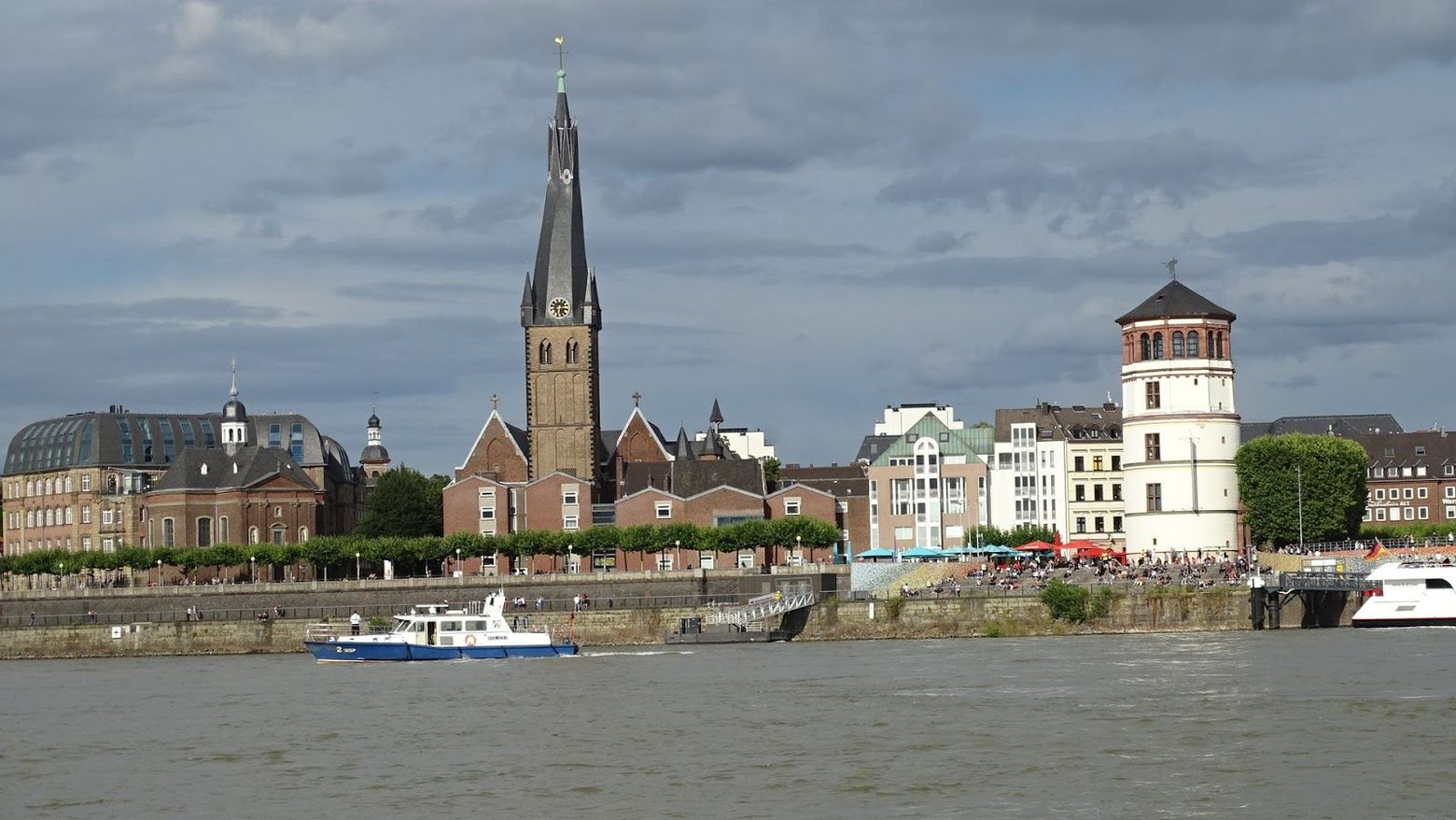 Düsseldorf's Historical Journey: Castles to Contemporary - photo 2