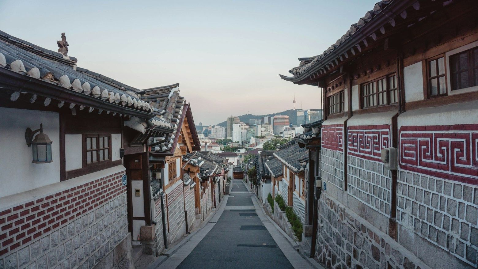 Seoul's Royal Palaces and Traditional Quartiers Walk - photo 2