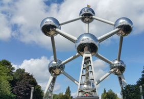 Brussels: Atomium Ticket & Audio Tour with a City Walk