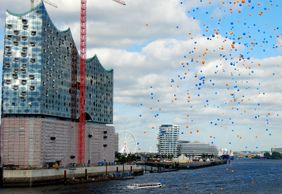 Hamburg: Elbphilharmonie Plaza Ticket & HafenCity Audio Tour