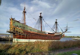 Lelystad: Batavialand Ticket & Maritime Heritage Audio Tour