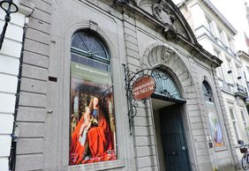 Brugge: Groeninge Museum Ticket & City Highlights Audio Tour