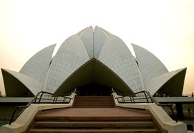 Delhi: Hauz Khas Village Historical Audio Tour