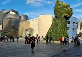 Bilbao: Guggenheim Museum Ticket & Artistic City Audio Tour