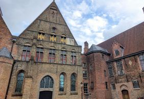 Brugge: Saint John's Hospital Ticket & City Walk Audio Tour