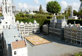 Brussels: Mini-Europe Ticket & Expo Village Audio Tour
