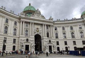 Vienna: Imperial Treasury Ticket & City Sights Audio Tour