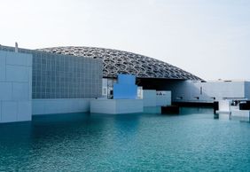 Abu Dhabi: Louvre Ticket & Cultural District Walk Audio Tour