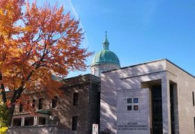 Montreal: Musée des Hospitalières Ticket & a City Walk Audio Tour