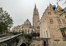 Brugge: Onze-Lieve-Vrouwekerk Ticket & Cityscape Audio Tour
