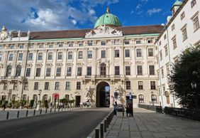 Vienna: Imperial Treasury Ticket & City Sights Audio Tour