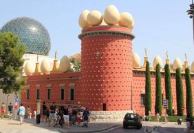 Figueres: Dali­ Museum Entry & Audio Tour with a Town Walk