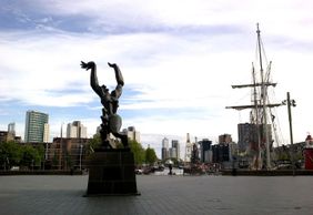 Rotterdam's Phoenix Path: World War II Walk