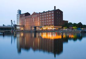 Duisburg: Harbor History Audio Tour