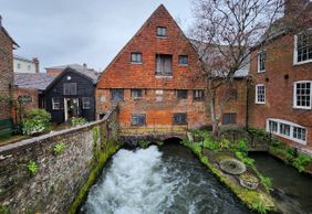 Winchester Walk: Castles, Cathedrals & Legends Tour