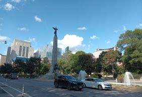 Toronto: Queen Street West Cultural Audio Tour