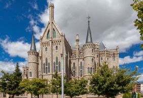 Astorga: Episcopal Palace Ticket & Gaudi Audio Tour