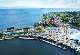 Viaport Marina Aquapark: Entry Ticket