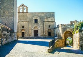 Tarquinia: Entry Ticket + Roundtrip Transfer from Civitavecchia
