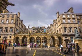 Edinburgh: Kings Gallery Ticket & Sightseeing Audio Tour
