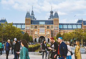 Amsterdam: Rijksmuseum Ticket & Highlights Audio Tour with a City Walk